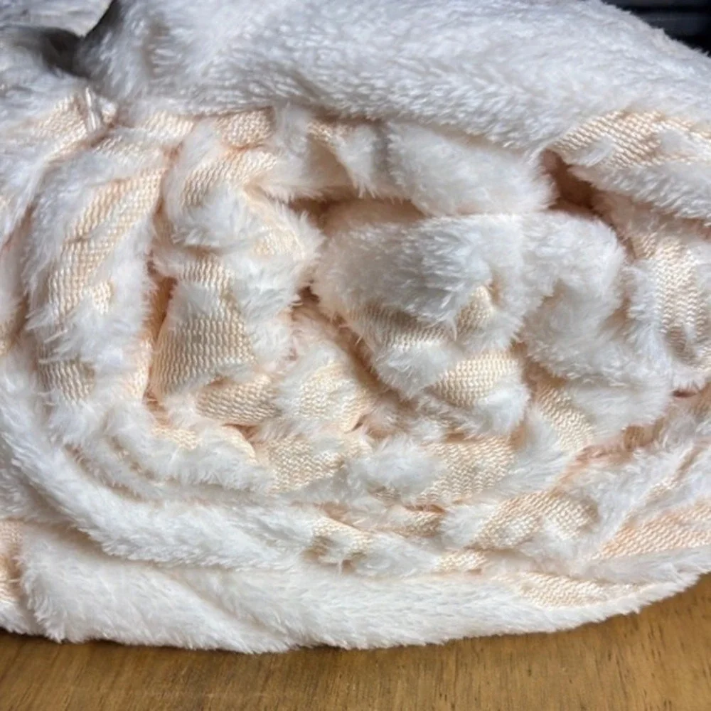 The Big One Frosted Lace Design Cream Oversized Plush Throw Blanket 5'x 6' NEW